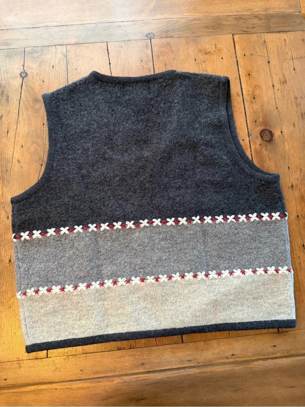 Woolrich Women's Medium Dark Gray Knit Sweater with Cream Label